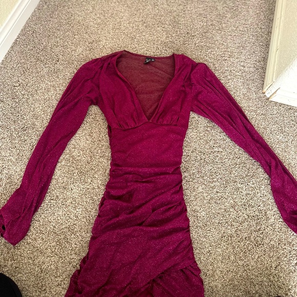 Windsor Dresses & Skirts - Long sleeve v neck sparkly dress